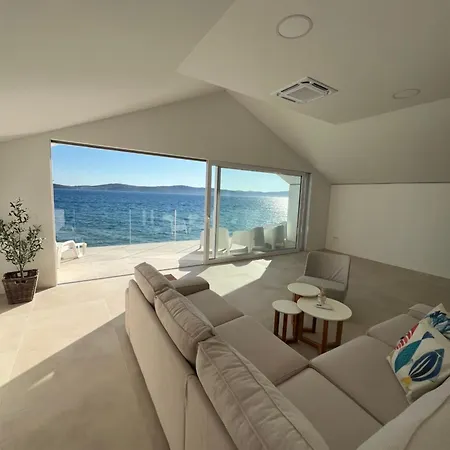 Sunset Family House In On The *