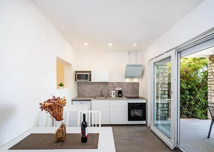 Sunset Family House In On The *